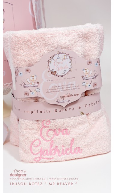 Trusou de botez brodat pentru fetite in culori pastelate, Domnisoara Castor  5